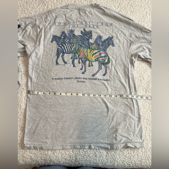 Vintage The Zoo Gallery T shirt - Picture 7 of 8